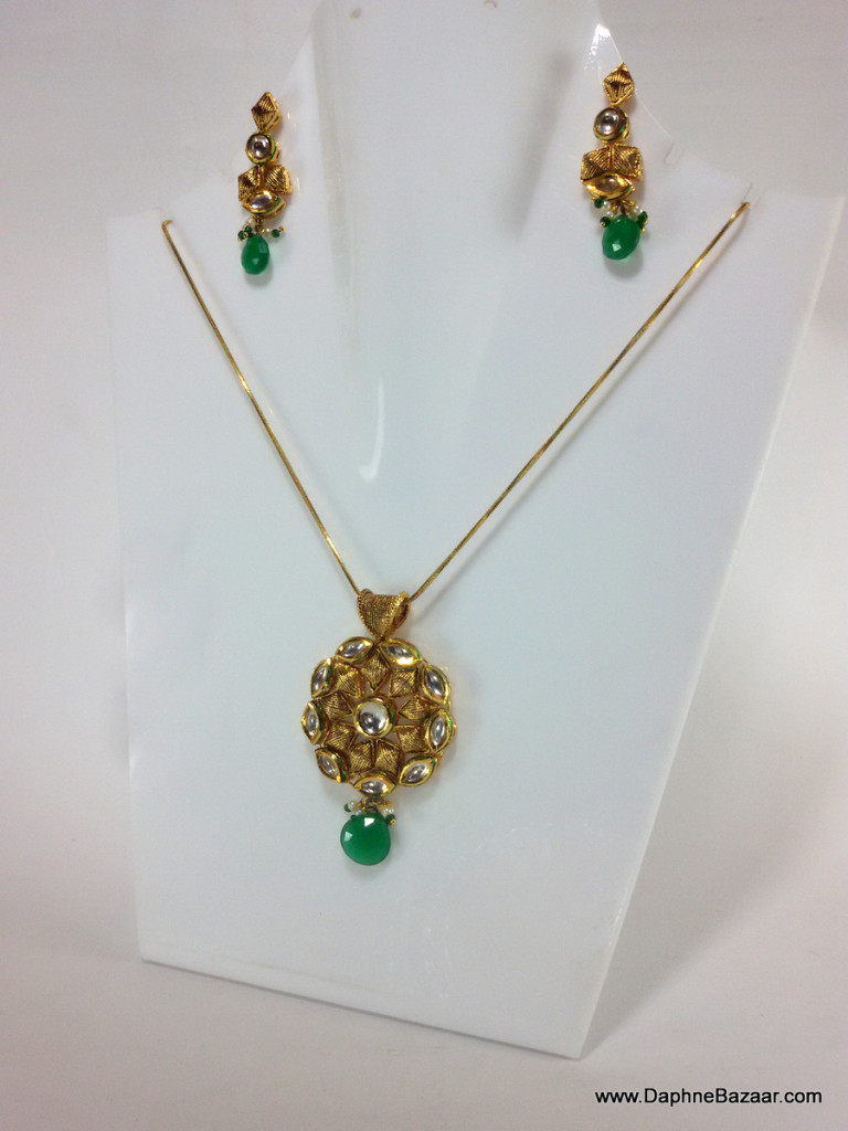 Emerald shade Kundan Pendant and Earrings 