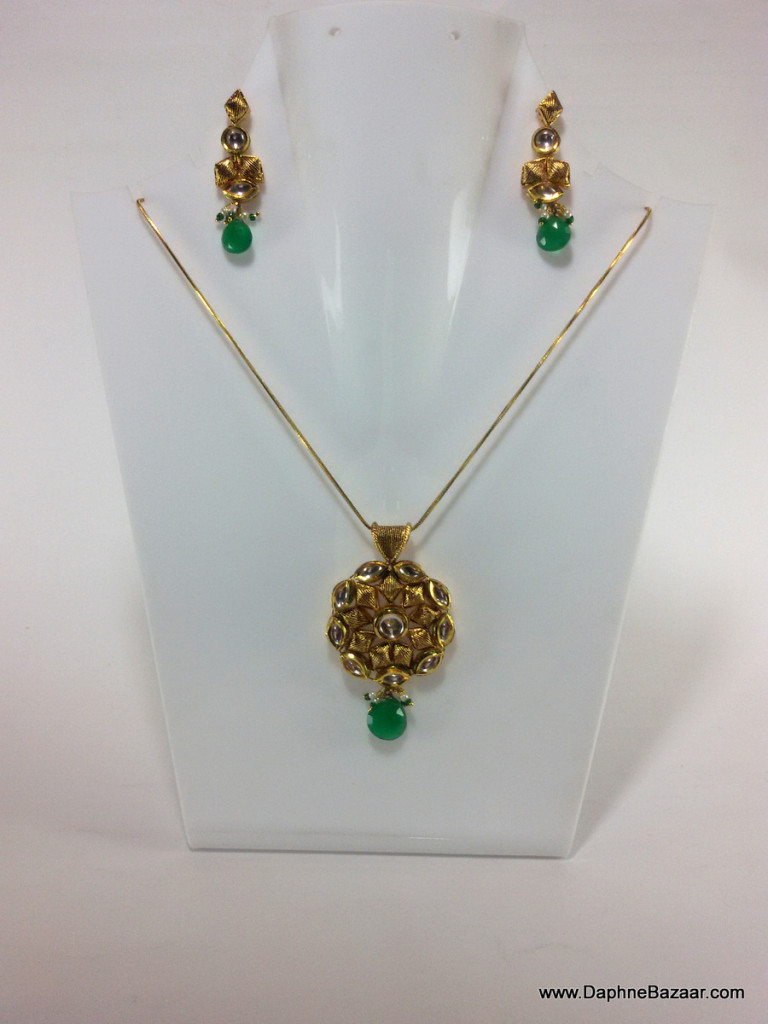 Emerald shade Kundan Pendant and Earrings