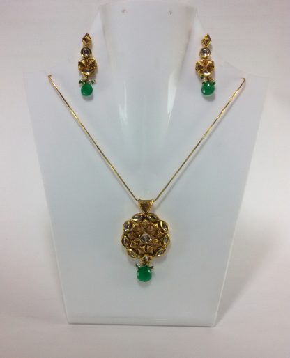 Emerald shade Kundan Pendant and Earrings