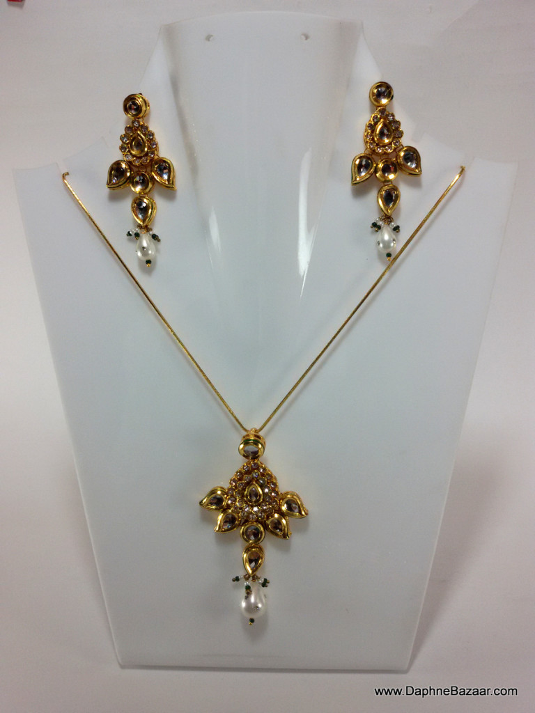 Kundan Pendant and Earrings with Pearls Droplets
