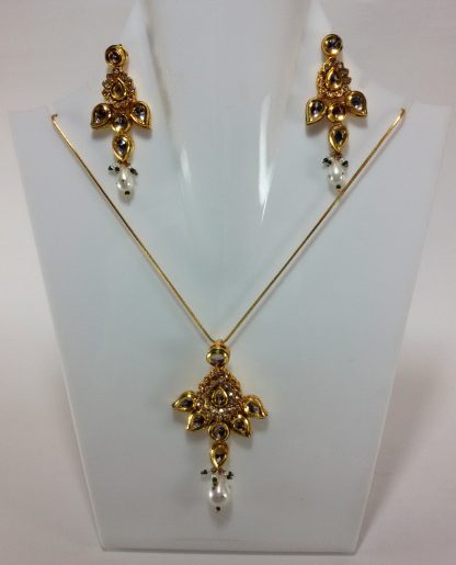 Kundan Pendant and Earrings with Pearls Droplets