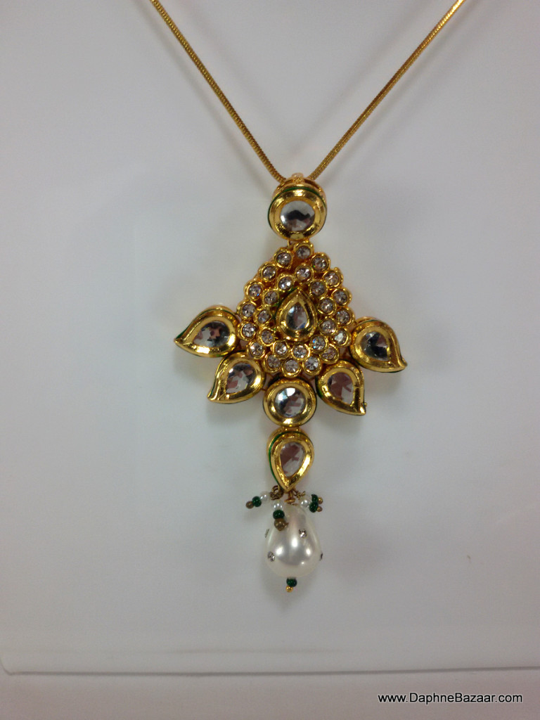 Kundan Pendant with Pearls Droplets