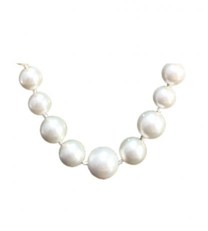 Closeup Daphne White Shell Pearl Neckpiece for Women