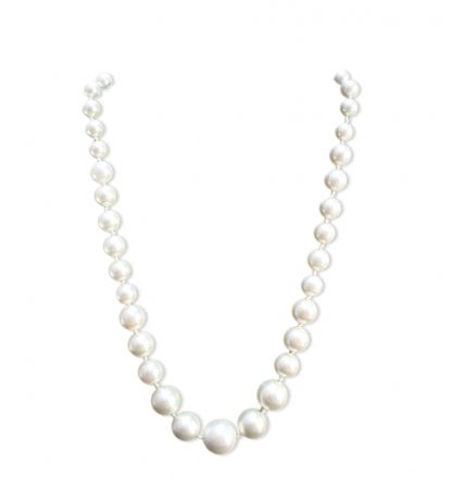 Daphne White Shell Pearl Neckpiece for Women