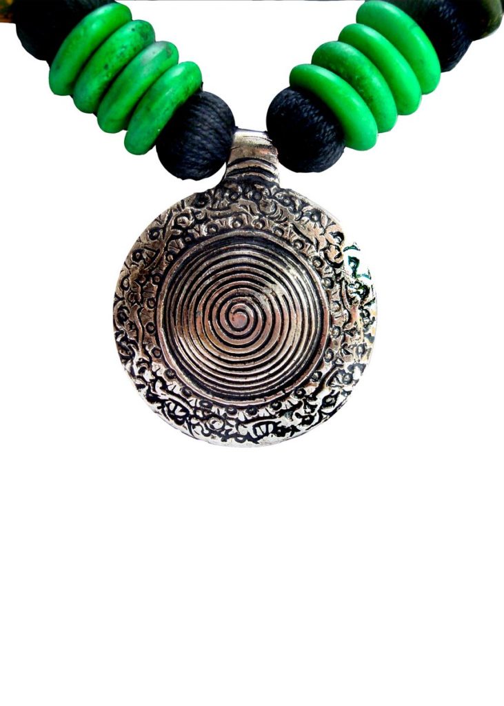 Daphne Trendy Fashion Hand carfted Neckpiece for Women - CLOSER LOOK