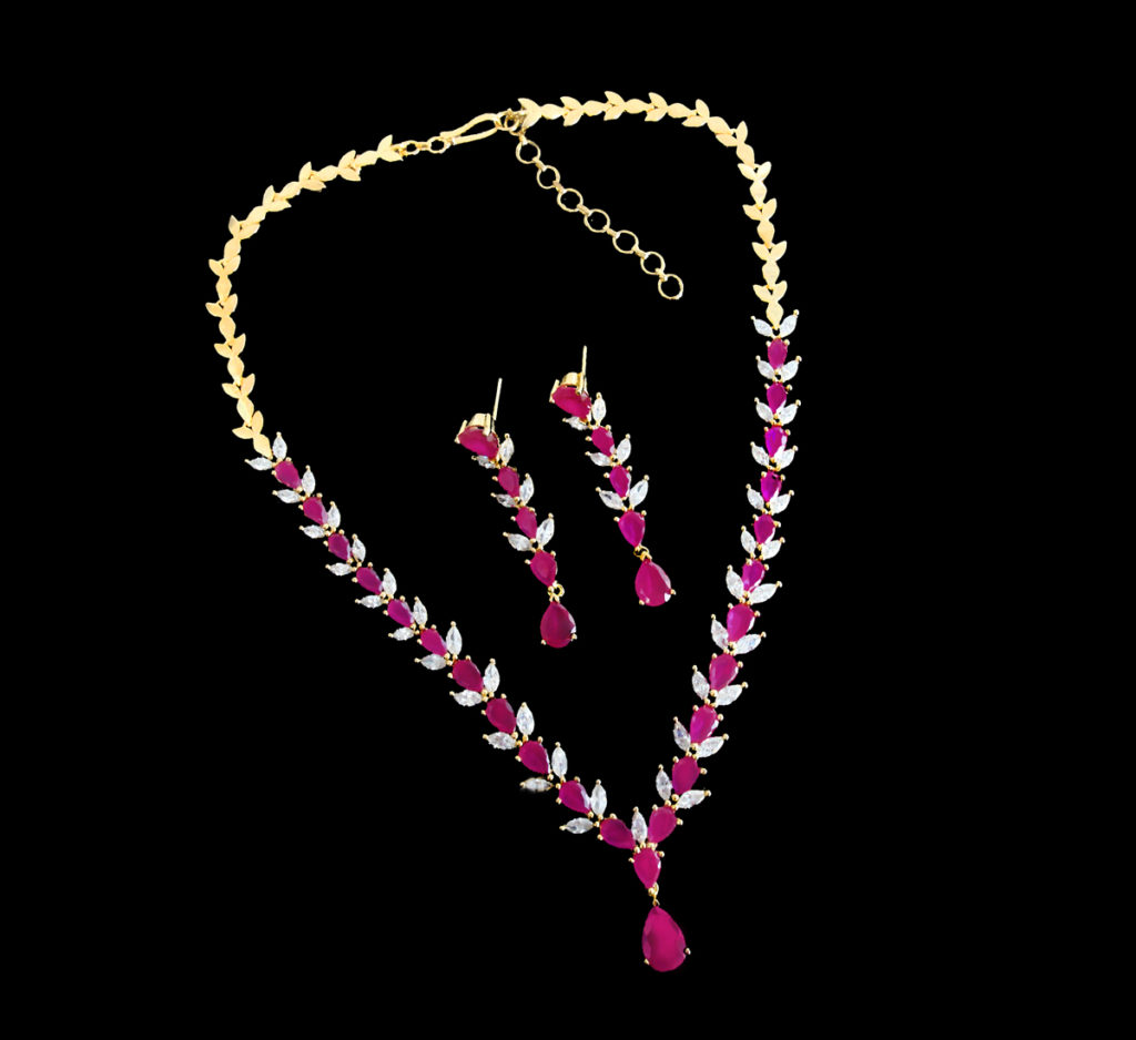 NC52 Daphne Zircon Gold Tone With Magenta And White Stone Bridal Necklace (3)