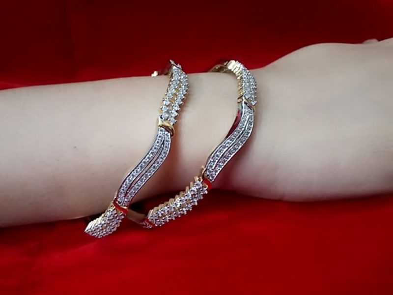B23 Daphne Fashionable Zircon Glitter Curved Bangles For Deepawali Special