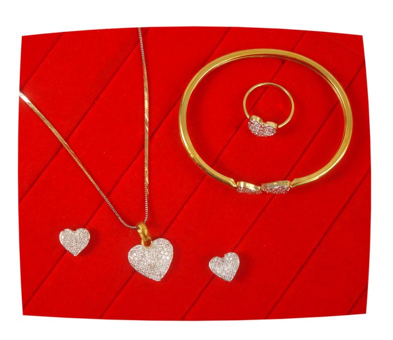 Amazon.com: WOWORAMA Gold Heart Jewelry Set Abalone Shell Heart Pendant  Necklace Set Heart Stud Earrings Bracelet Jewelry Set Valentine's Day  Jewelry Gifts for Women: Clothing, Shoes & Jewelry