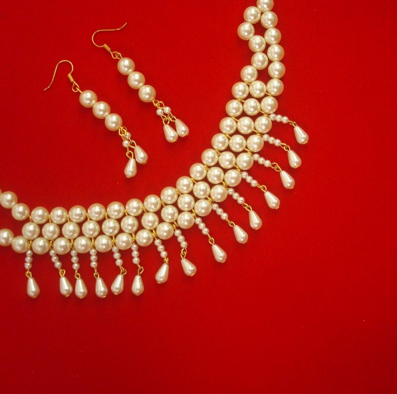 Artificial Classy Creamy Pearl Engagement Wear Necklace Earring Set In Girlish Look For Bridal Shower NH92