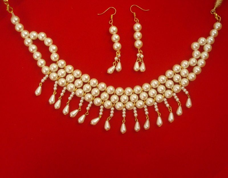 Artificial Classy Creamy Pearl Engagement Wear Necklace Earring Set In Girlish Look For Bridal Shower NH92