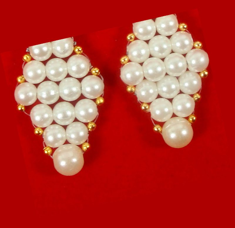 Imitation Jewelry Daily Wear Simple and Stylish White Golden Small Earring Easy To Go With Indo Western Dresses FE96