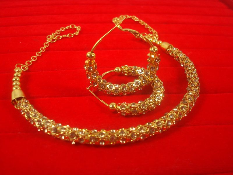 Imitation Jewelry Wedding Wear Golden Designer Classy Wine Shade Zircon Sleek Round Girlish Necklace Set Nh99