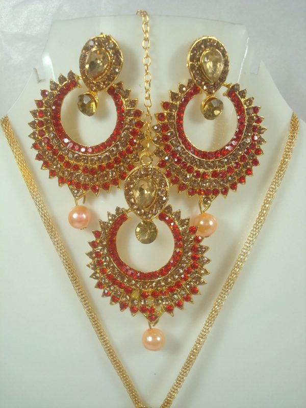 Money Saver Sparkling Combo In Maroon Golden Shade Pendant Earring And Maang Tikka CBU71