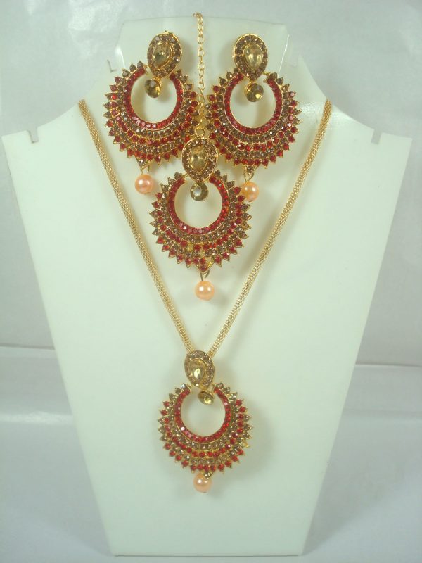 Money Saver Sparkling Combo In Maroon Golden Shade Pendant Earring And Maang Tikka CBU71