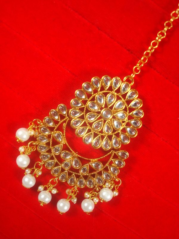 Imitation Jewelry Trending Wedding Wear Designer Golden White Maang Tikka Set For Bridal EM66