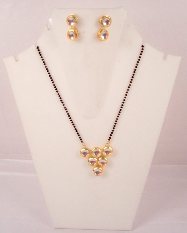 Fashion Jewelry Daily Wear Long Lasting Round Kundan Mangalsutra Earring Gift For Her DM14A
