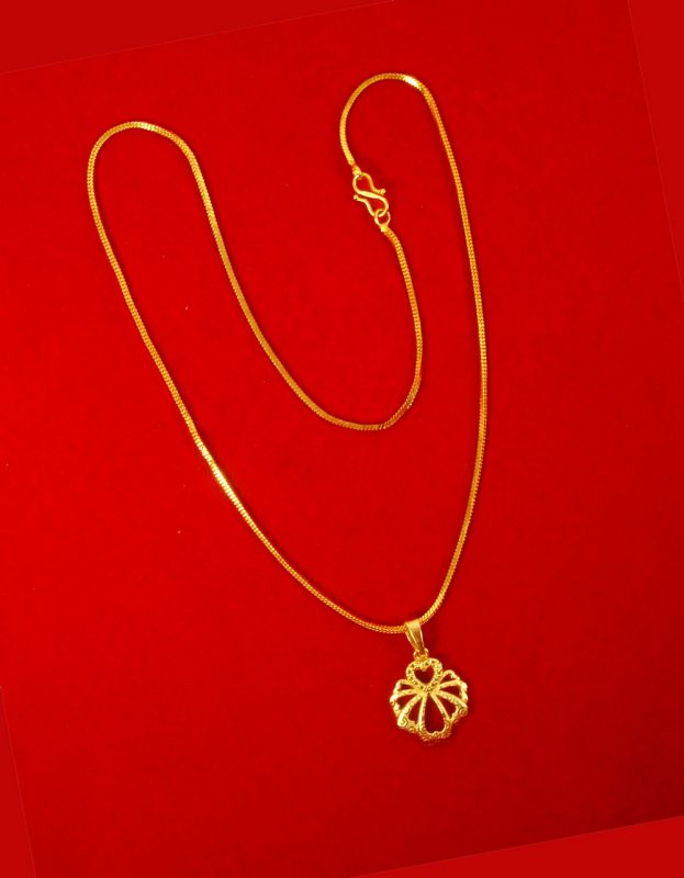Fashion Jewelry Designer Royal Look Flower Shape Golden Plated Sleek Pendant Chain Gift For Her DC62