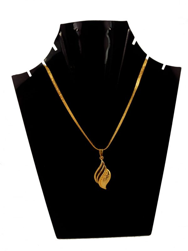 Fashion Jewelry Designer Royal Look Unique Shape Golden Plated Sleek Pendant Chain Gift For Her DC61